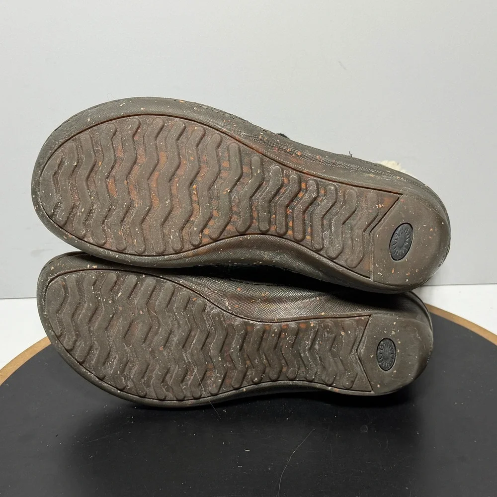 UGG Australia Mini Boots Women 7 Black Leather Shearling Lined‎ Cozy Casual